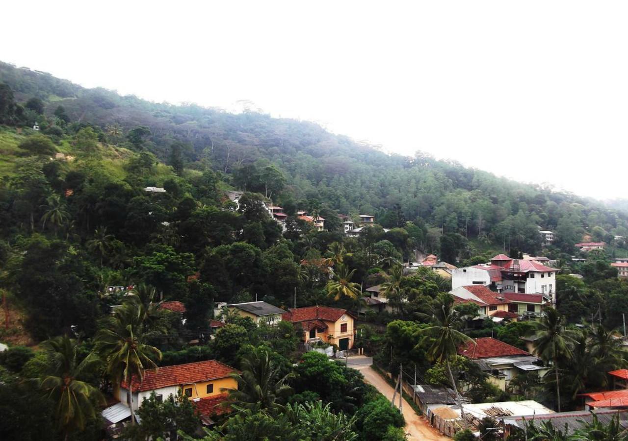 Majestic Tourist Hotel Kandy Exterior photo