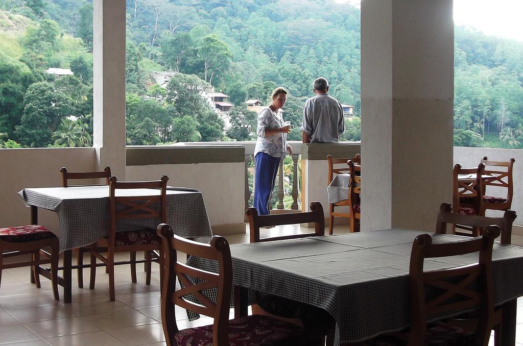 Majestic Tourist Hotel Kandy Exterior photo