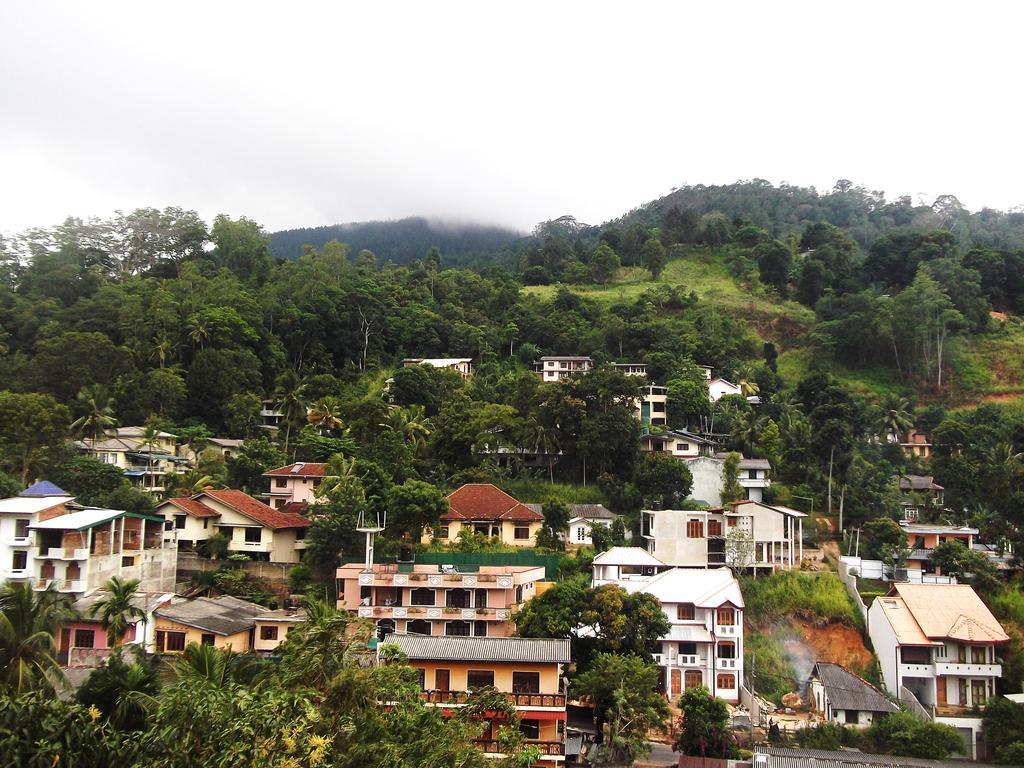 Majestic Tourist Hotel Kandy Exterior photo