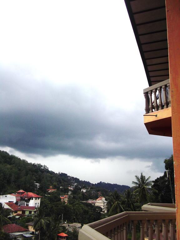 Majestic Tourist Hotel Kandy Exterior photo